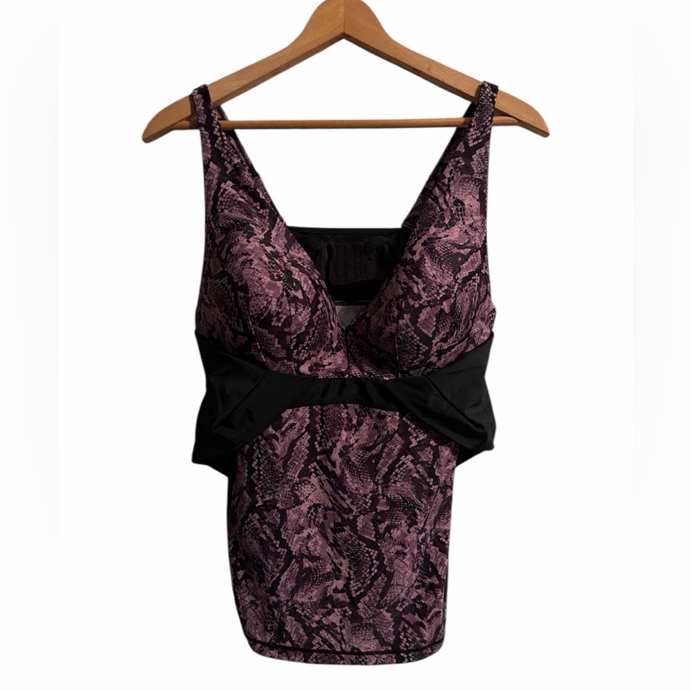 LIVI Active 38DDD Tankini Top Purple Snakeskin EUC